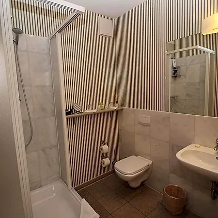 Hotel Lindemann 3*