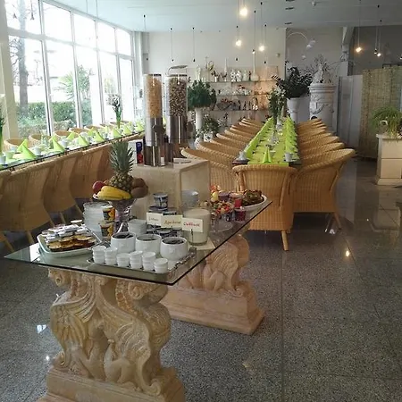 Lindemann Hotel 3*