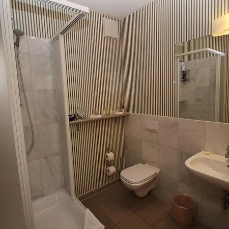 Hotel Lindemann 3*